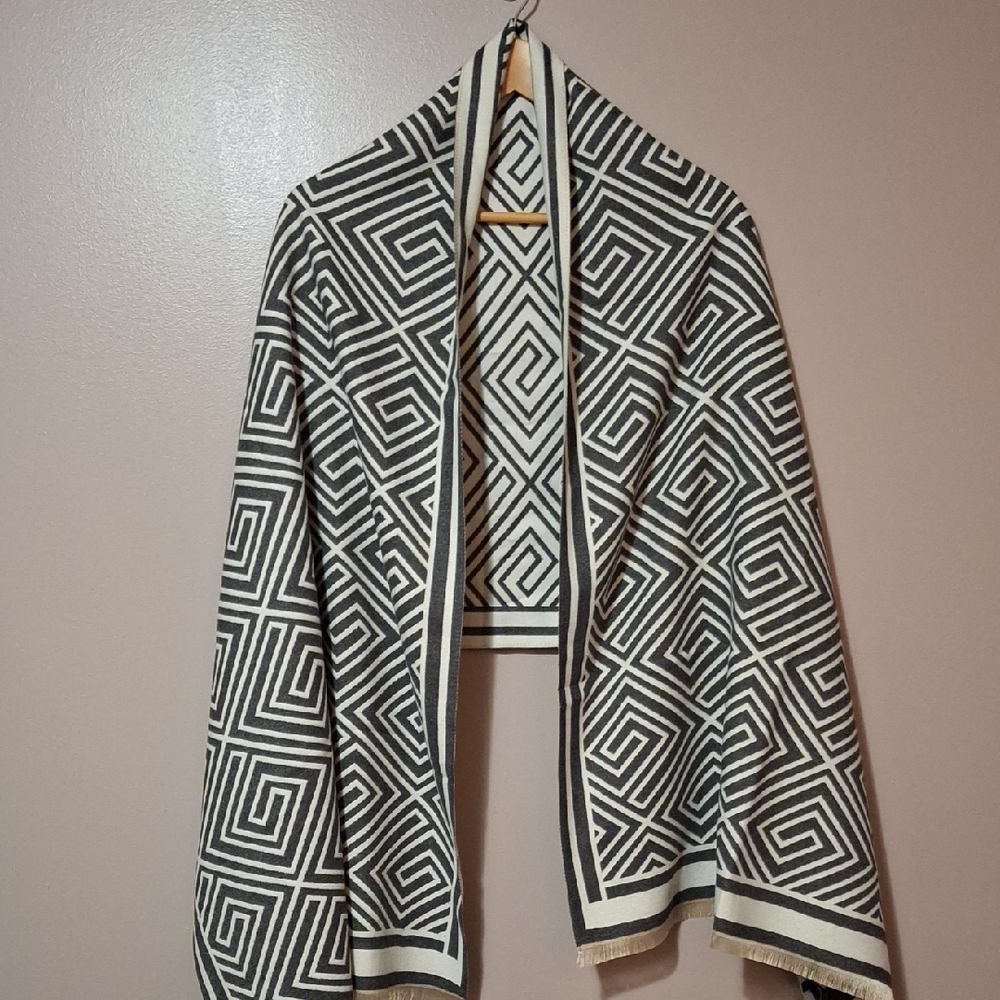 Geometric Black and White Shawl/Scarf